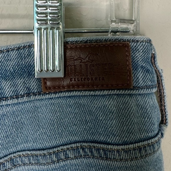 Hollister Women's High-Rise Mom Distressed Jean- Sz 11R - Picture 10 of 11